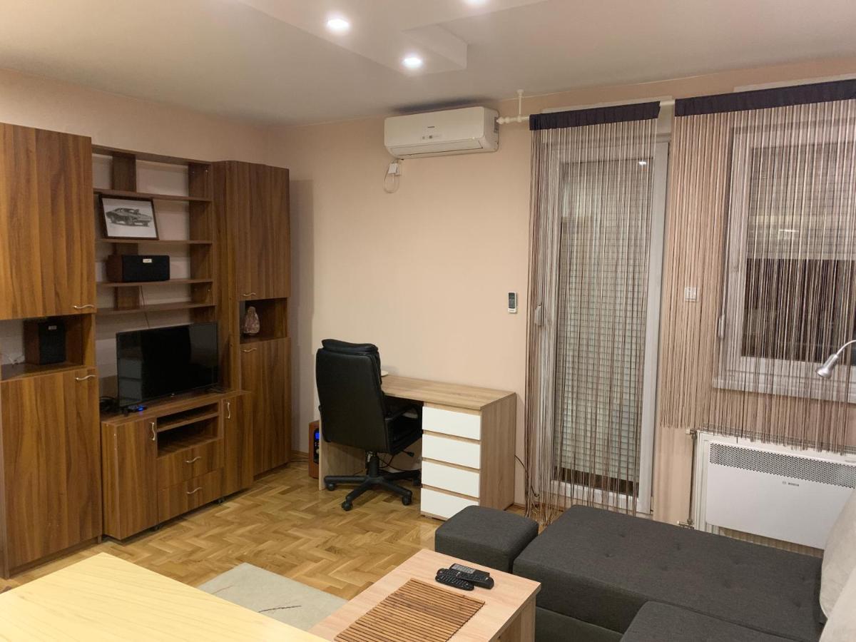 Mila Apartment Нови-Сад Экстерьер фото